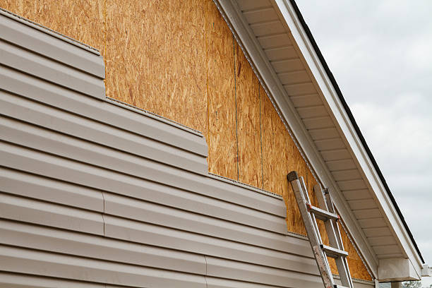 Professional Siding technician working in Worthington, PA